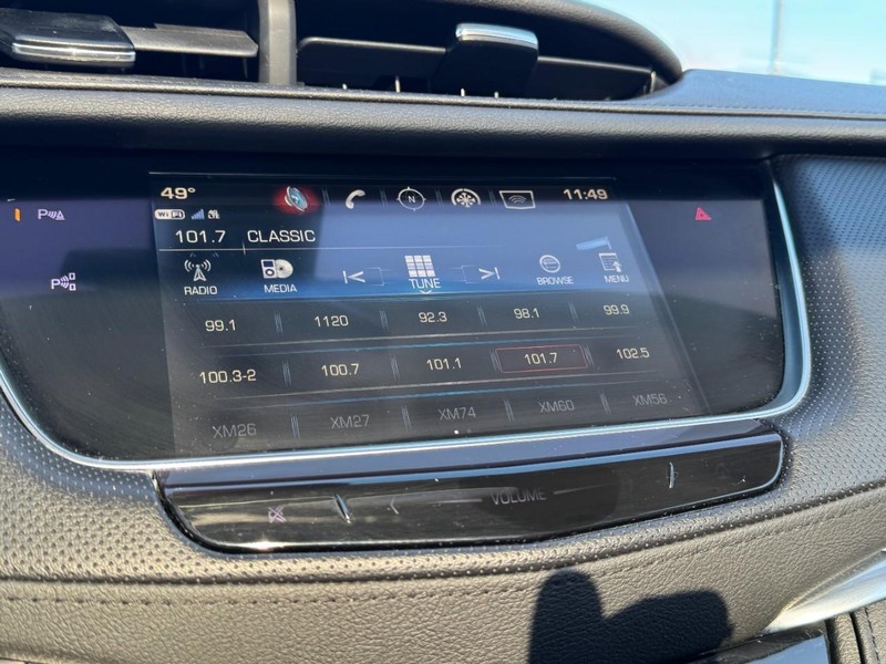 Cadillac XT5 Vehicle Full-screen Gallery Image 16