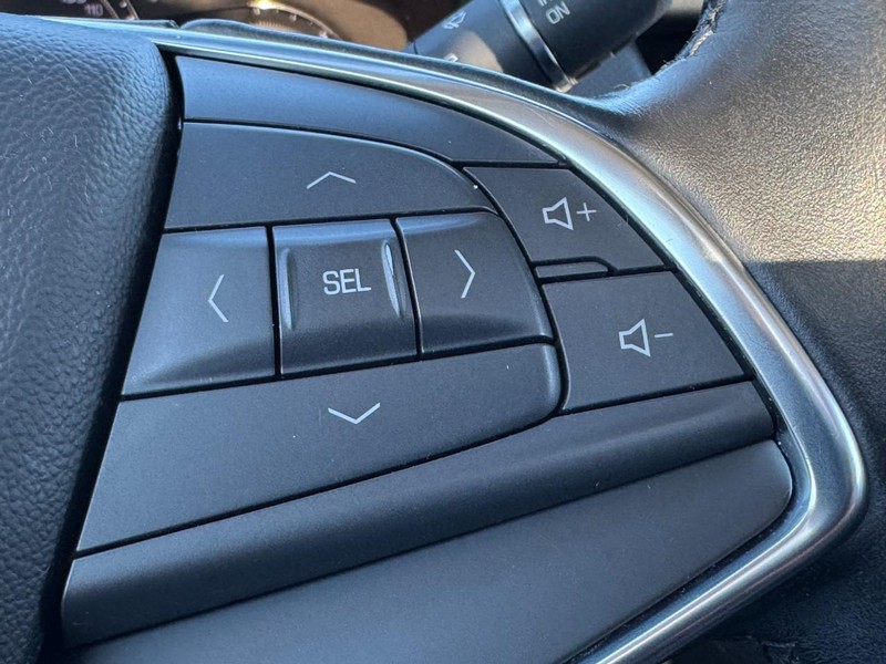 Cadillac XT5 Vehicle Full-screen Gallery Image 19