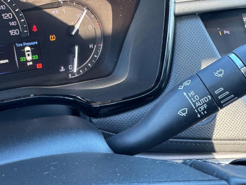 Cadillac XT5 Vehicle Full-screen Gallery Image 21