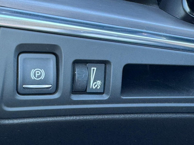 Cadillac XT5 Vehicle Full-screen Gallery Image 22