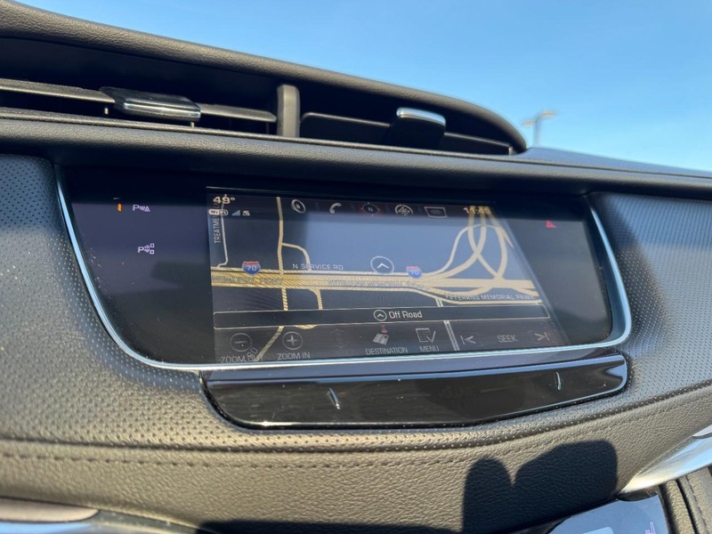 Cadillac XT5 Vehicle Full-screen Gallery Image 23