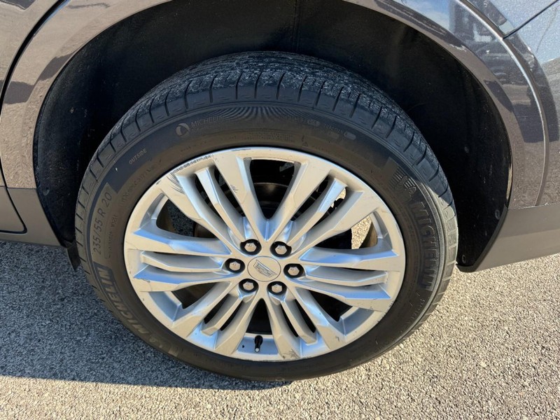 Cadillac XT5 Vehicle Full-screen Gallery Image 27