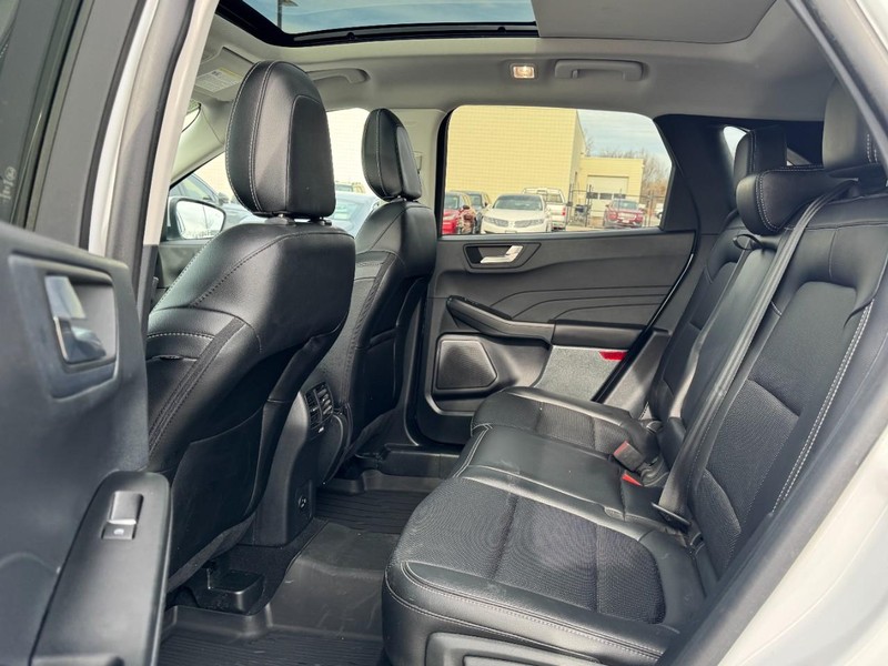 Ford Escape Vehicle Full-screen Gallery Image 12