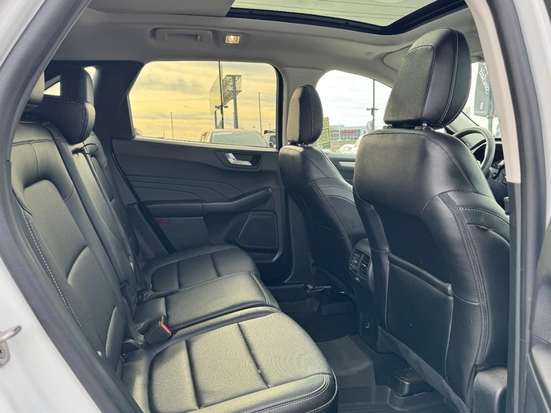 Ford Escape Vehicle Full-screen Gallery Image 13