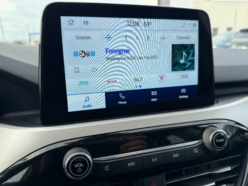 Ford Escape Vehicle Full-screen Gallery Image 16