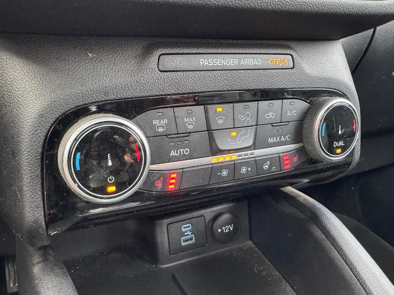 Ford Escape Vehicle Full-screen Gallery Image 17