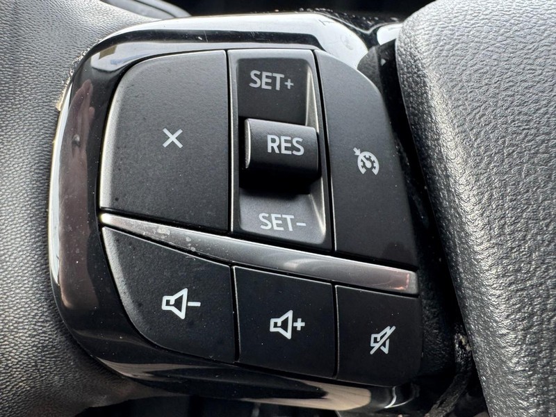 Ford Escape Vehicle Full-screen Gallery Image 18