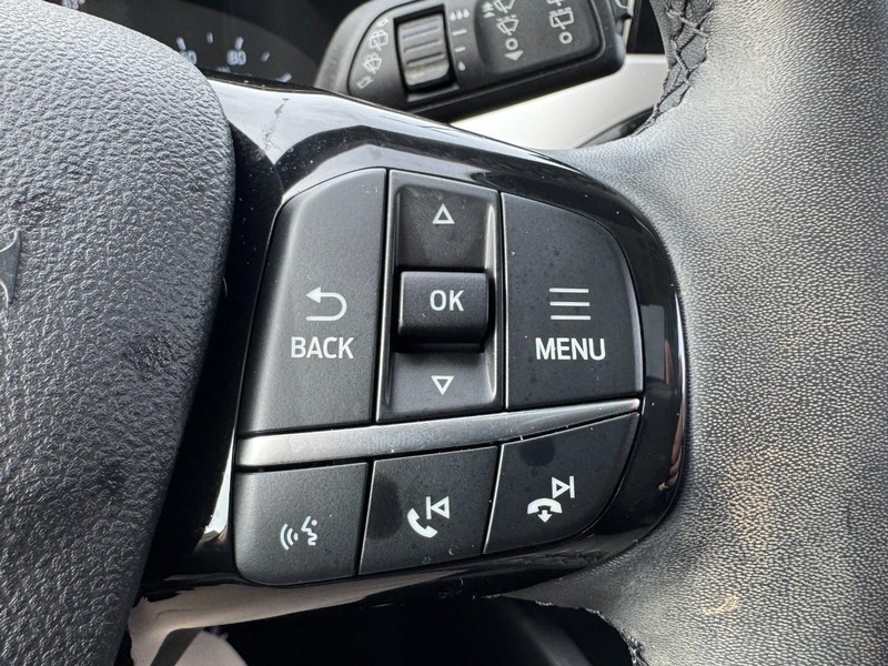 Ford Escape Vehicle Full-screen Gallery Image 19