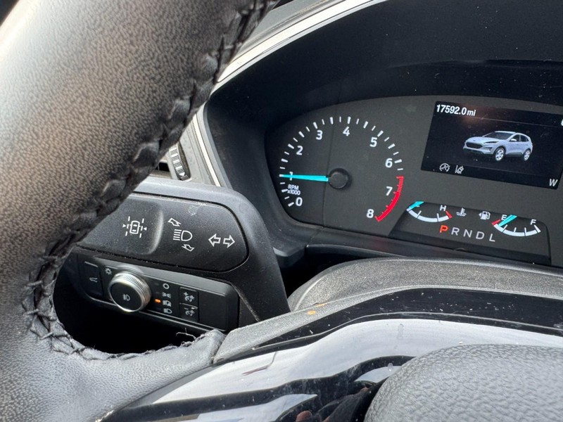 Ford Escape Vehicle Full-screen Gallery Image 20