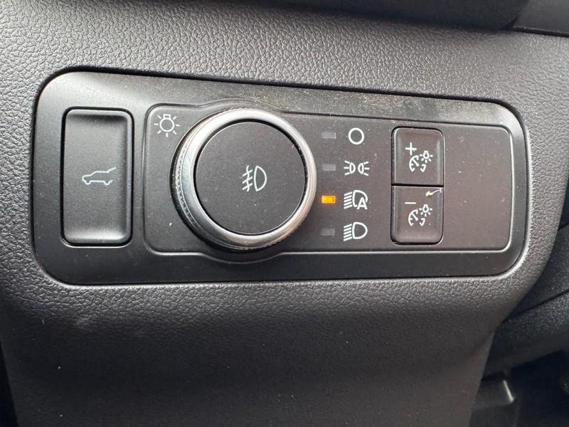 Ford Escape Vehicle Full-screen Gallery Image 22