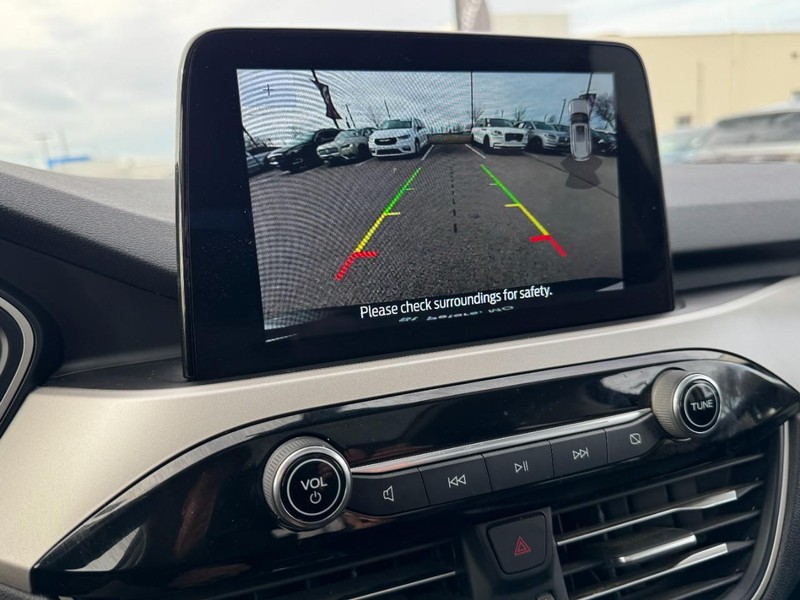 Ford Escape Vehicle Full-screen Gallery Image 24