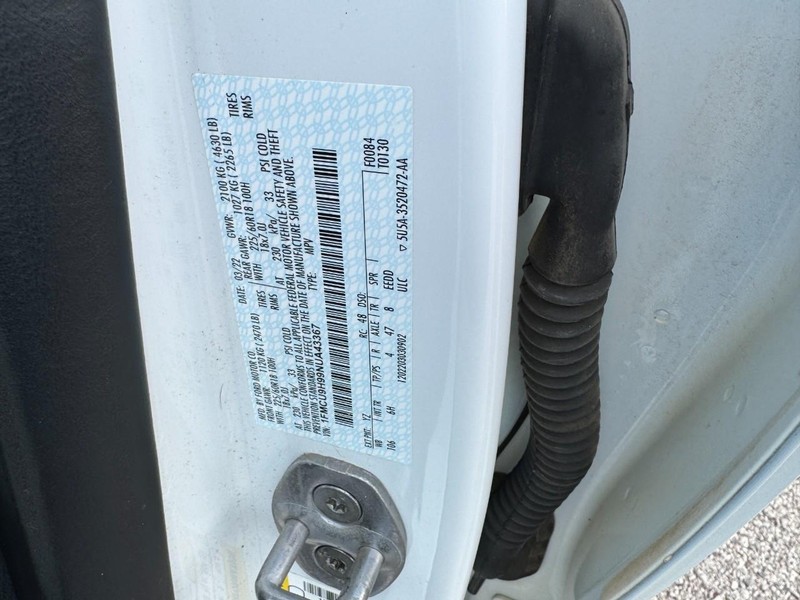 Ford Escape Vehicle Full-screen Gallery Image 28