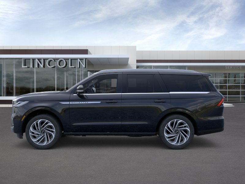 Lincoln Navigator Vehicle Full-screen Gallery Image 03