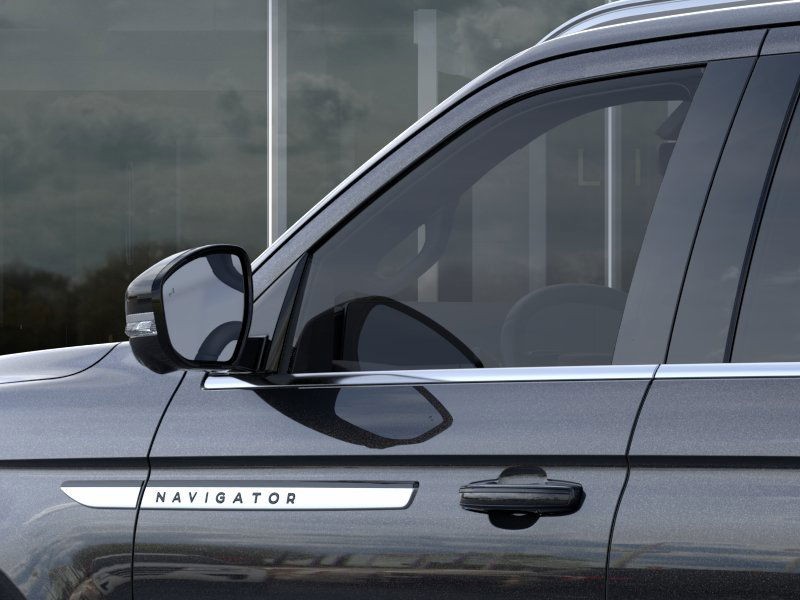 Lincoln Navigator Vehicle Full-screen Gallery Image 20