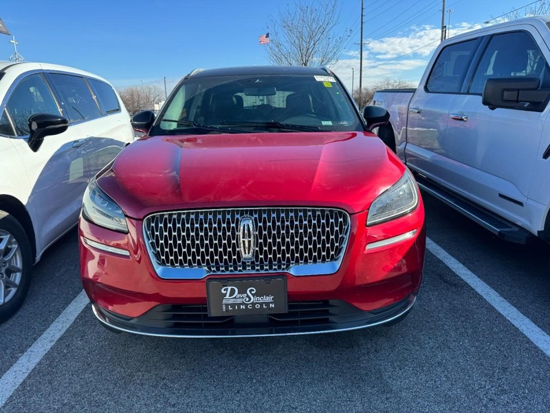 Lincoln Corsair Vehicle Full-screen Gallery Image 02