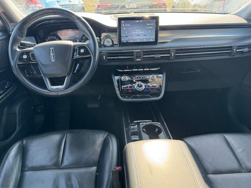 Lincoln Corsair Vehicle Full-screen Gallery Image 09