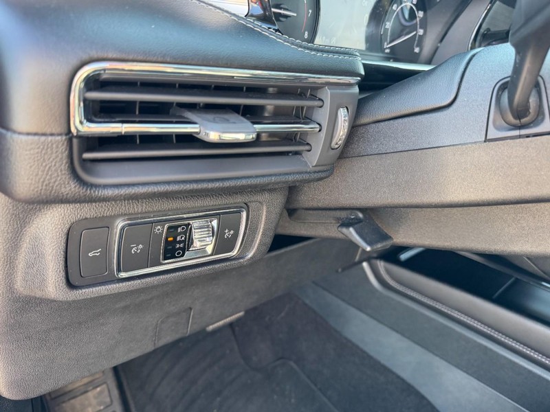 Lincoln Corsair Vehicle Full-screen Gallery Image 14