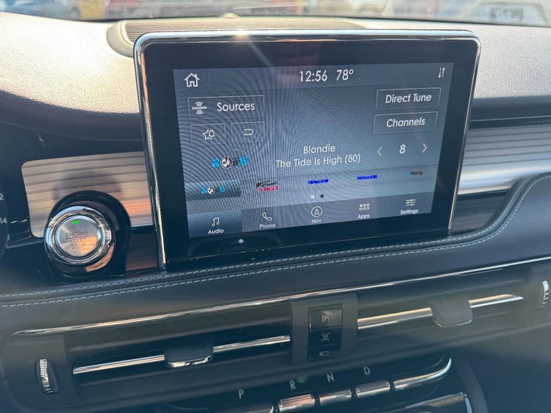 Lincoln Corsair Vehicle Full-screen Gallery Image 16