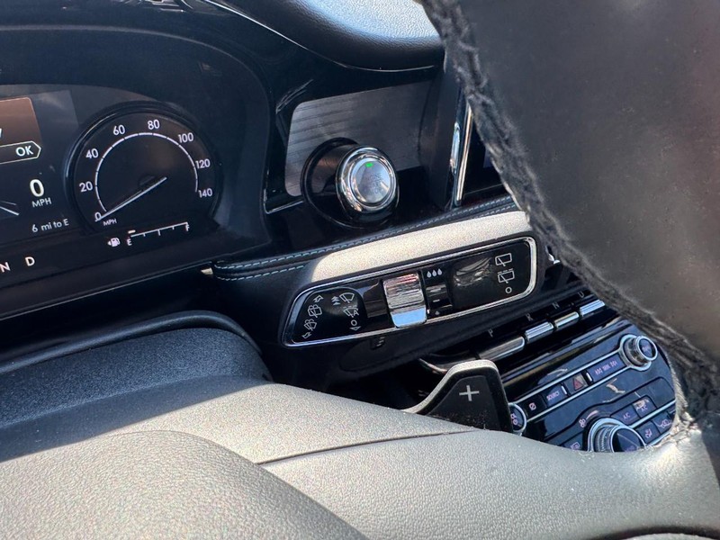 Lincoln Corsair Vehicle Full-screen Gallery Image 21