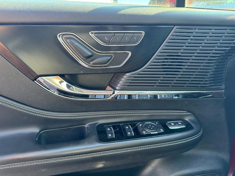 Lincoln Corsair Vehicle Full-screen Gallery Image 25