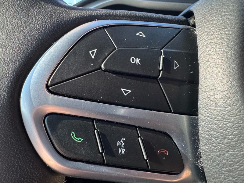 Chrysler Pacifica Vehicle Full-screen Gallery Image 18