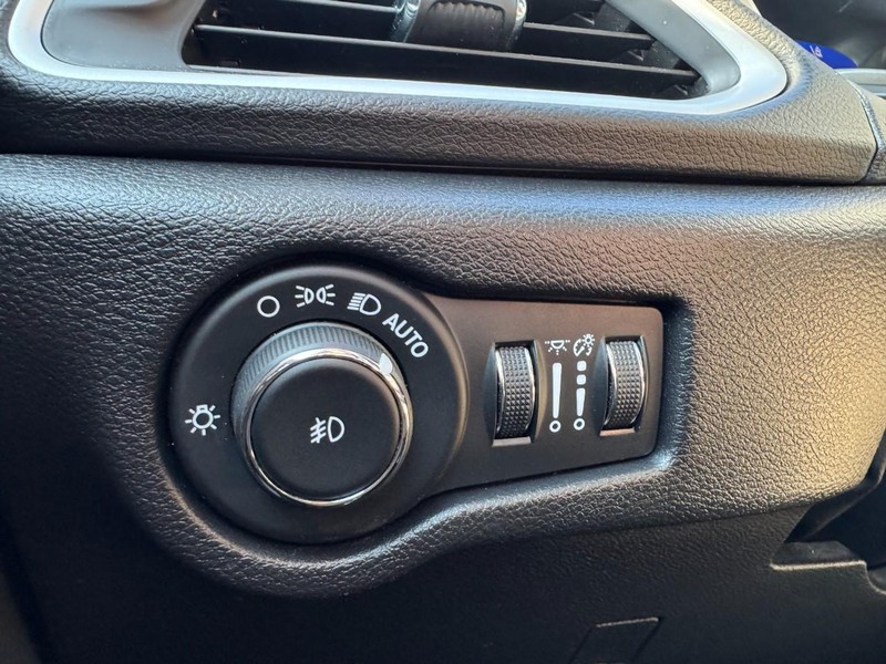 Chrysler Pacifica Vehicle Full-screen Gallery Image 22