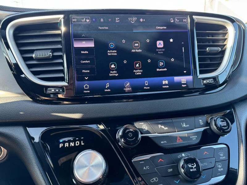 Chrysler Pacifica Vehicle Full-screen Gallery Image 23