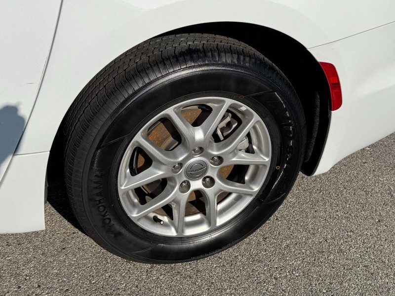 Chrysler Pacifica Vehicle Full-screen Gallery Image 27