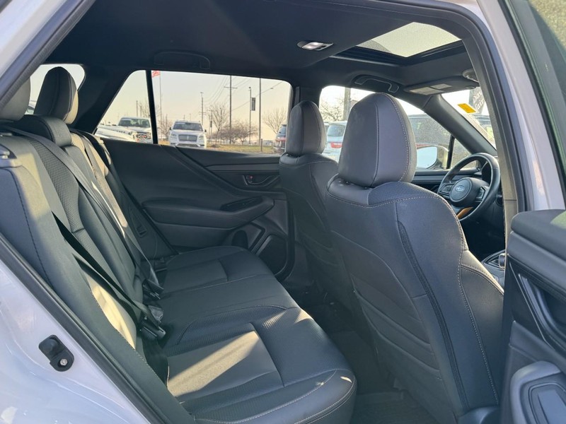 Subaru Outback Vehicle Full-screen Gallery Image 13