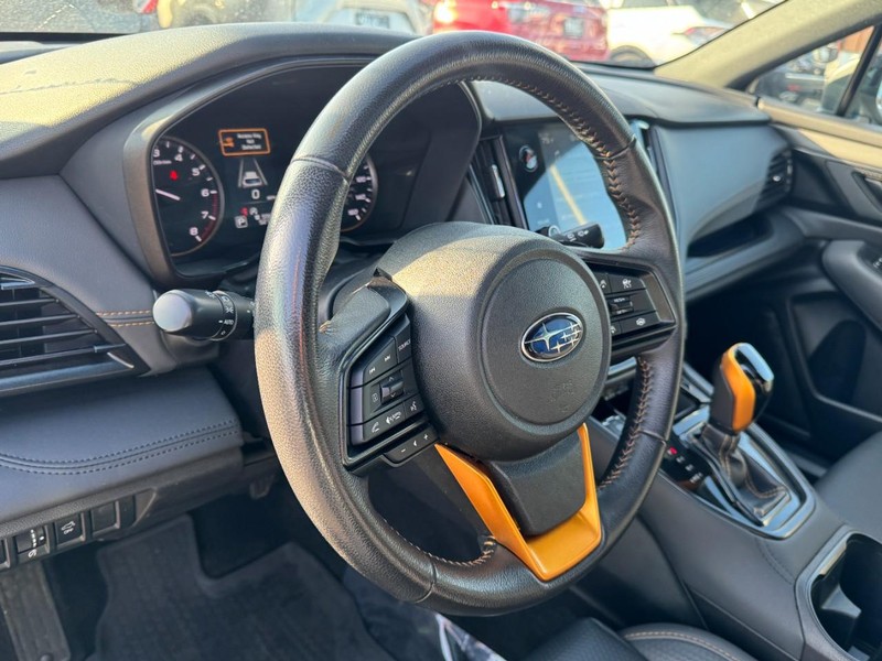 Subaru Outback Vehicle Full-screen Gallery Image 15