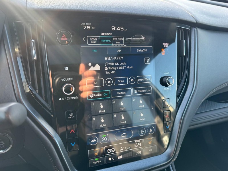 Subaru Outback Vehicle Full-screen Gallery Image 16