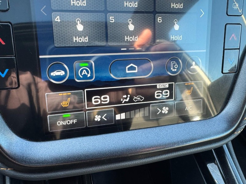 Subaru Outback Vehicle Full-screen Gallery Image 17