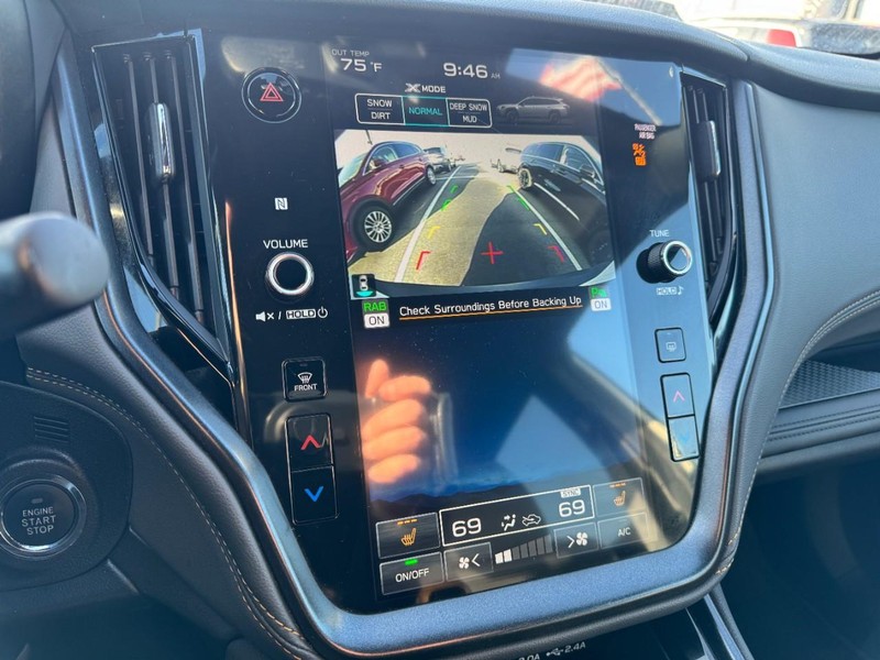 Subaru Outback Vehicle Full-screen Gallery Image 24