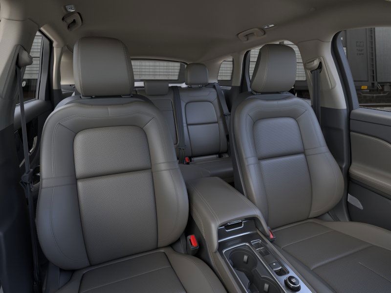 Lincoln Corsair Vehicle Full-screen Gallery Image 10