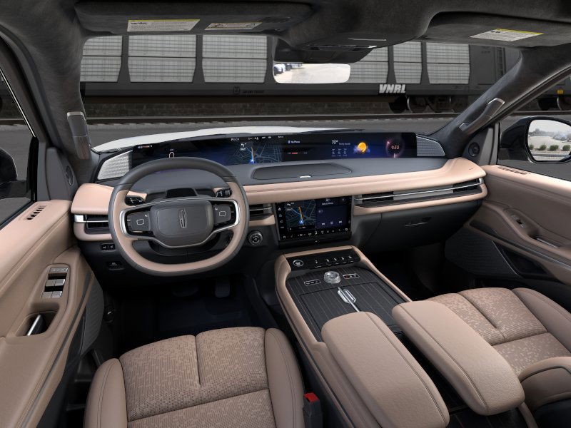 Lincoln Navigator Vehicle Full-screen Gallery Image 09