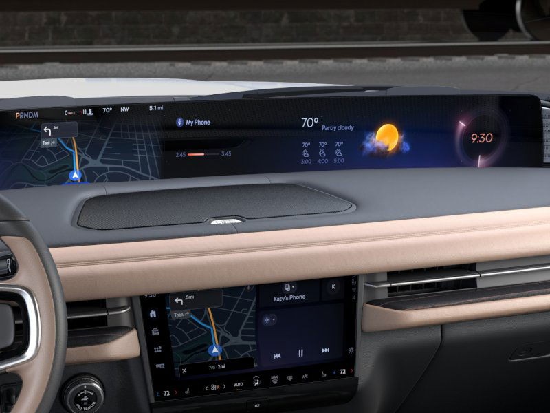 Lincoln Navigator Vehicle Full-screen Gallery Image 14