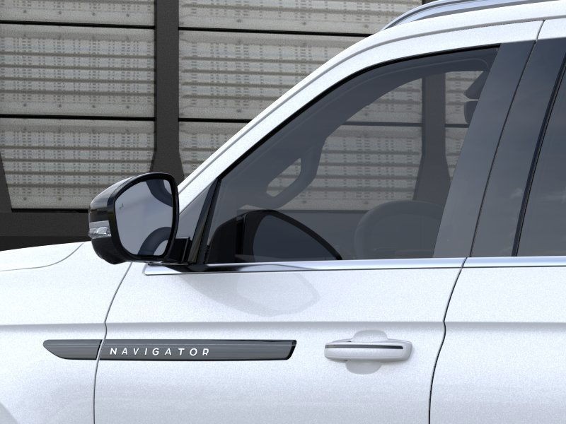 Lincoln Navigator Vehicle Full-screen Gallery Image 20