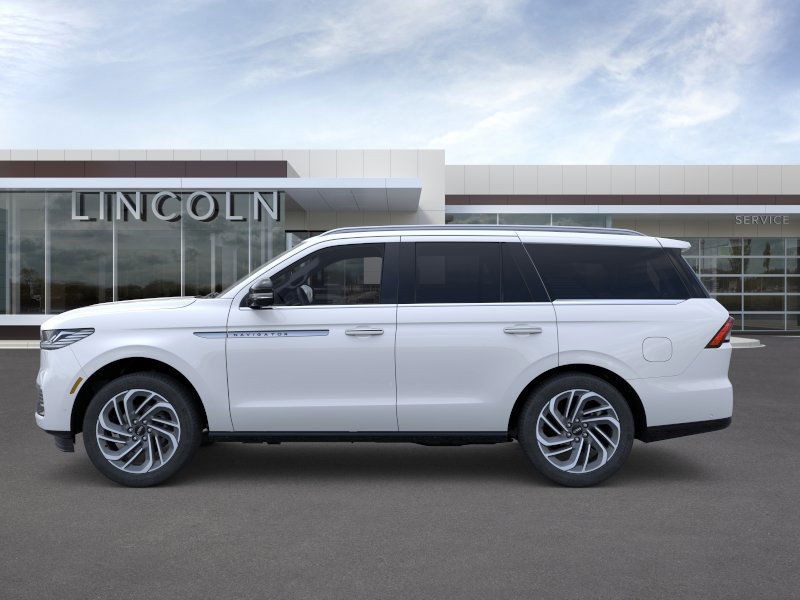 Lincoln Navigator Vehicle Full-screen Gallery Image 03