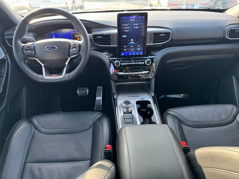 Ford Explorer Vehicle Full-screen Gallery Image 09