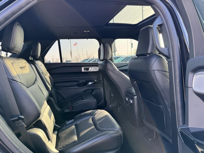 Ford Explorer Vehicle Full-screen Gallery Image 13