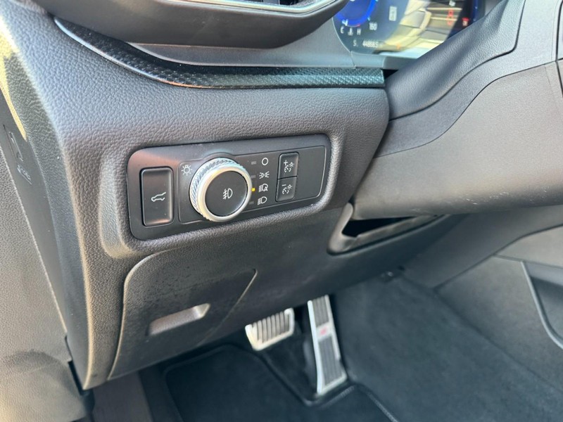 Ford Explorer Vehicle Full-screen Gallery Image 14