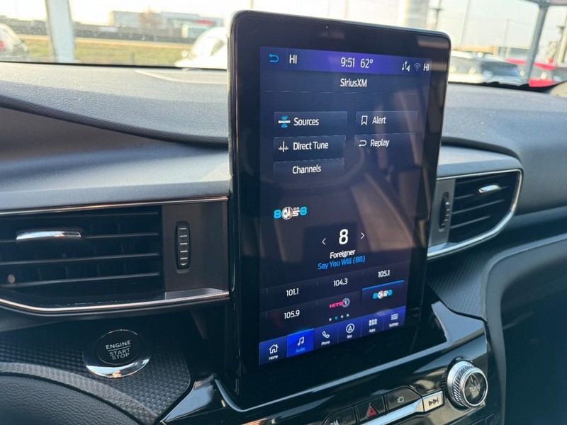 Ford Explorer Vehicle Full-screen Gallery Image 16