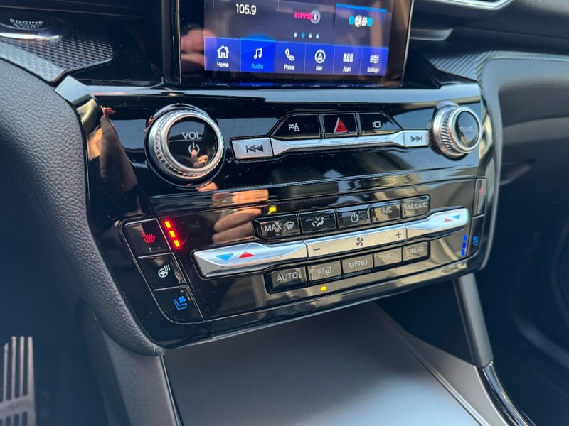 Ford Explorer Vehicle Full-screen Gallery Image 17