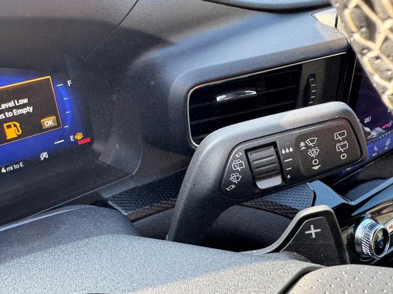 Ford Explorer Vehicle Full-screen Gallery Image 21