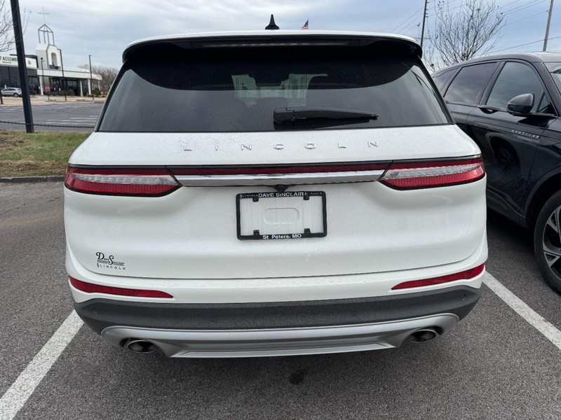 Lincoln Corsair Vehicle Full-screen Gallery Image 04