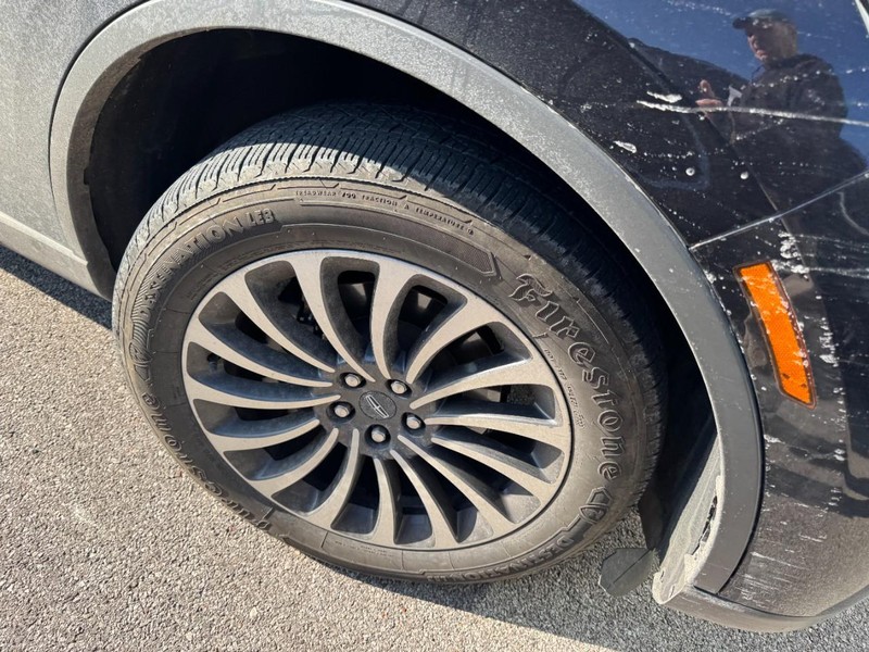 Lincoln Aviator Vehicle Full-screen Gallery Image 04