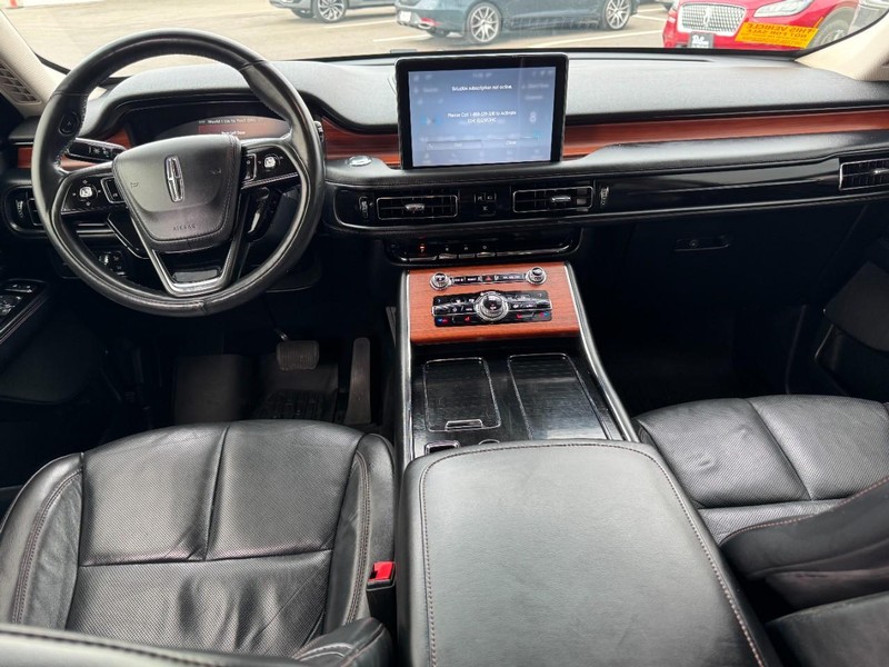 Lincoln Aviator Vehicle Full-screen Gallery Image 09