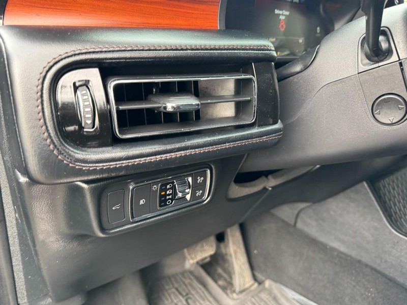 Lincoln Aviator Vehicle Full-screen Gallery Image 14