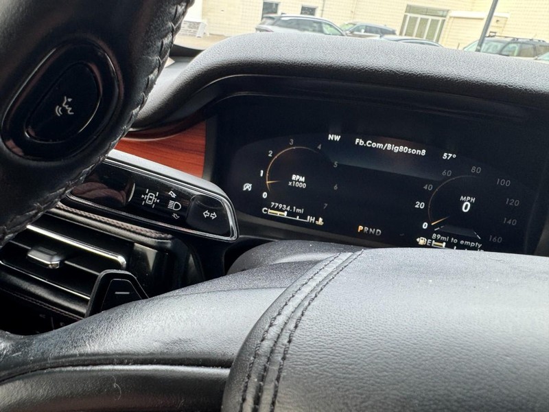 Lincoln Aviator Vehicle Full-screen Gallery Image 20