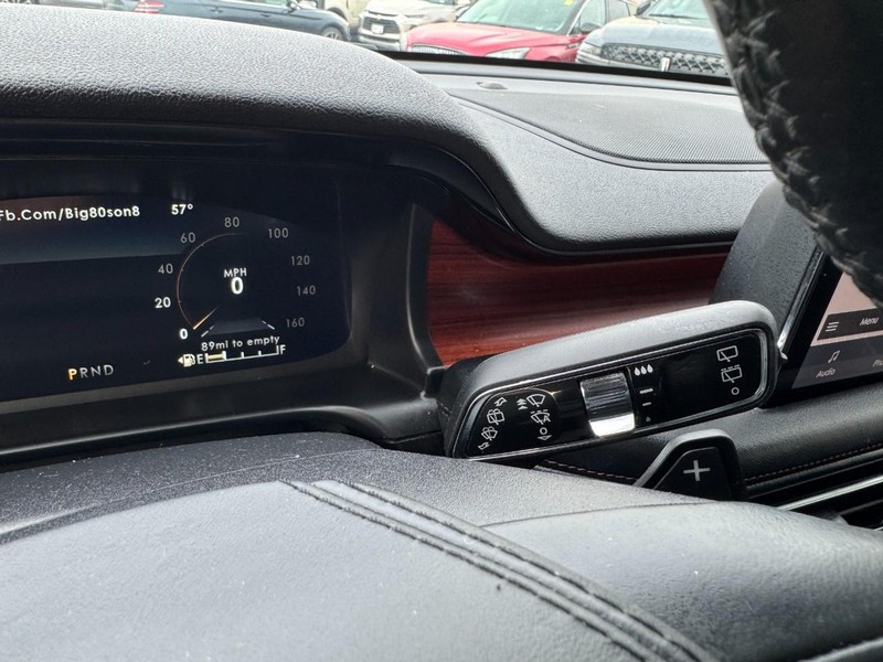 Lincoln Aviator Vehicle Full-screen Gallery Image 21